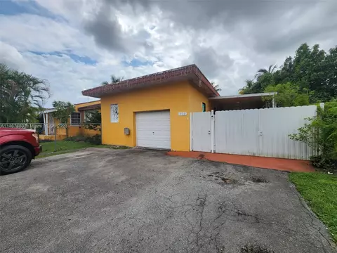 924 E 23rd St, Hialeah, FL 33013 photo 3