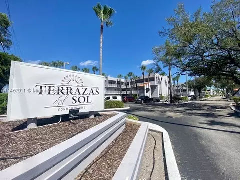 2760 W 76th St #205, Hialeah, FL 33016