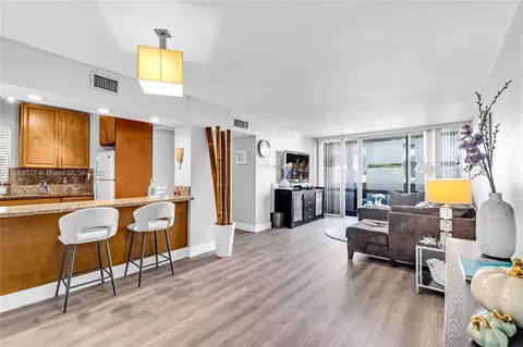 830 NW 87th Ave #303, Miami, FL 33172