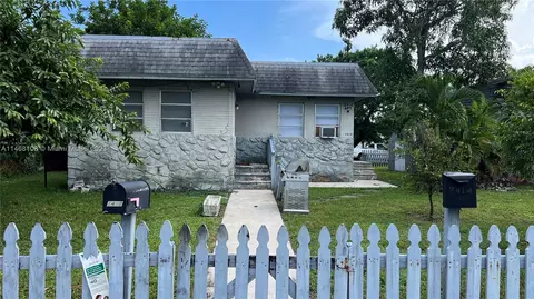 2412-2414 Sherman St, Hollywood, FL 33020