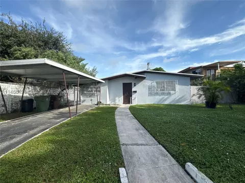 831 SE 1st St, Hialeah, FL 33010