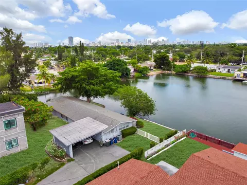 1018 SW 2nd St, Hallandale Beach, FL 33009