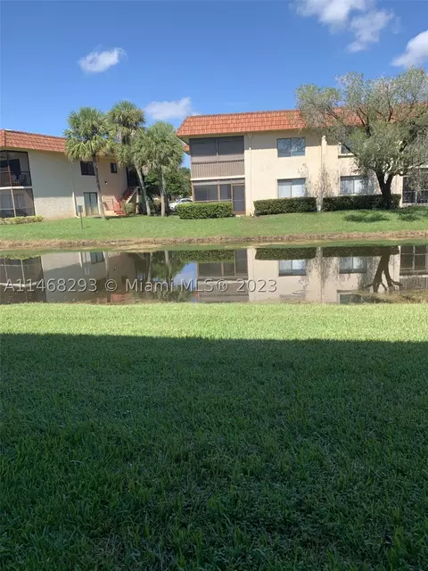 401 Lakeview Dr #104, Weston, FL 33326