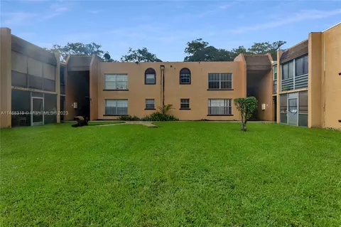4220 NW 21st St #212, Lauderhill, FL 33313