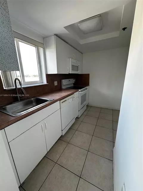2475 NW 16th Street Rd #415, Miami, FL 33125