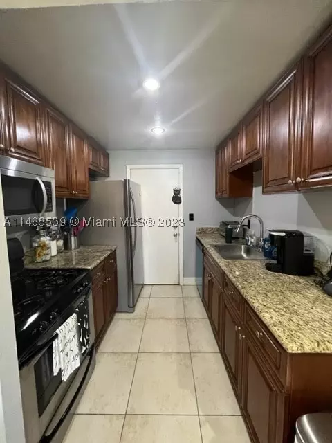 18101 NW 68th Ave #B207, Hialeah, FL 33015