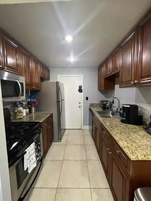 18101 NW 68th Ave #B207, Hialeah, FL 33015