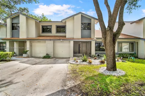 5232 Gate Lake Rd #5232, Tamarac, FL 33319
