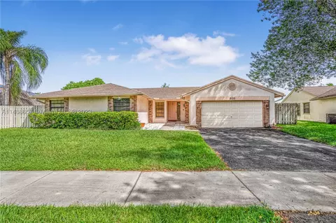 920 Monticello Ave, Davie, FL 33325
