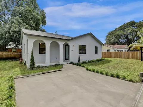 1530 NW 82nd St, Miami, FL 33147