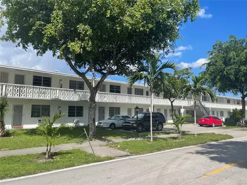 101 NW 204th St #26, Miami Gardens, FL 33169