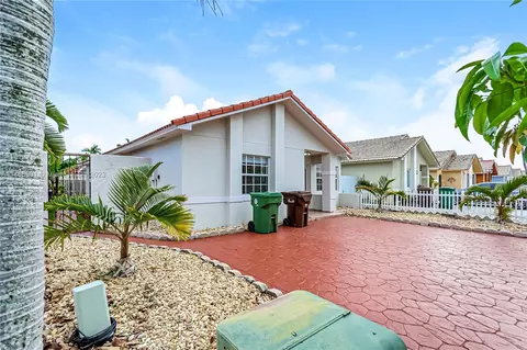 2626 W 72nd Pl, Hialeah, FL 33016