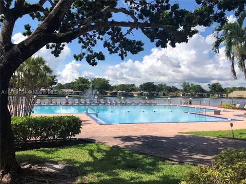250 Gate Rd #157, Hollywood, FL 33024