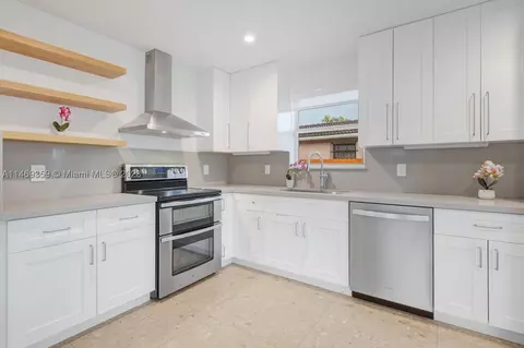 8881 SW 27th St, Miami, FL 33165