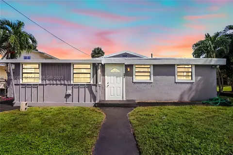 108 NW 14th Ave, Dania Beach, FL 33004