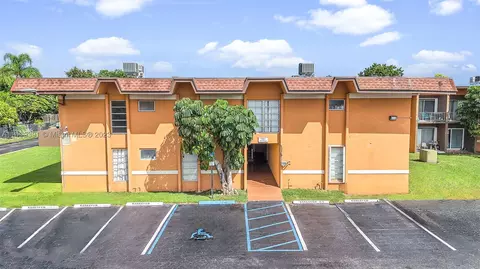 9453 SW 76th St #S5, Miami, FL 33173
