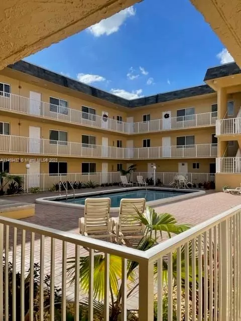 7910 Taft St #107, Pembroke Pines, FL 33024