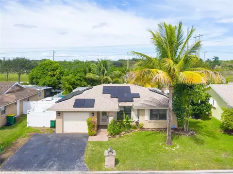 9635 NW 83 St, Tamarac, FL 33321