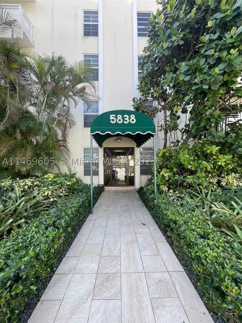 5838 SW 74th Ter #317, South Miami, FL 33143