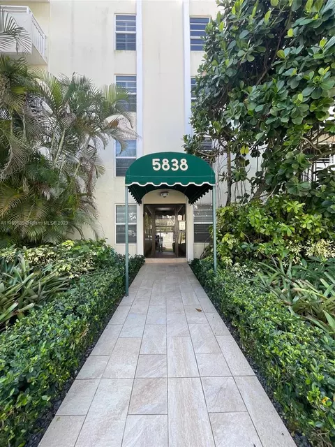 5838 SW 74th Ter #317, South Miami, FL 33143