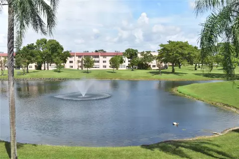 9421 Sunrise Lakes Blvd #203, Sunrise, FL 33322