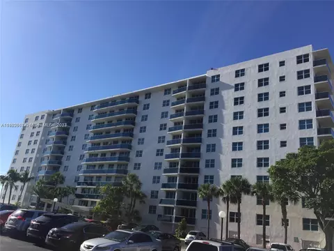 7501 E Treasure Dr #6N, North Bay Village, FL 33141