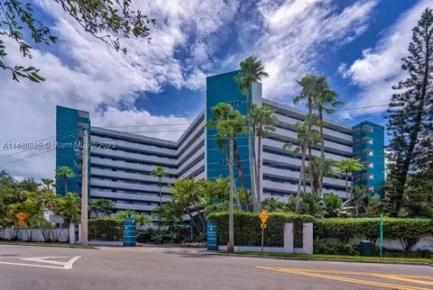1700 NW N River Dr #907, Miami, FL 33125