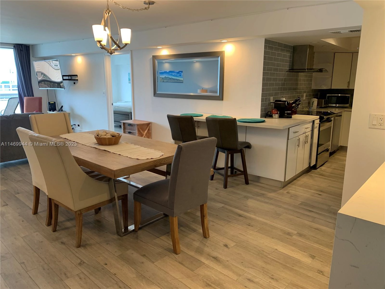 6039 Collins Ave Unit 1131  