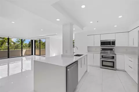 170 Ocean Lane Dr #413, Key Biscayne, FL 33149