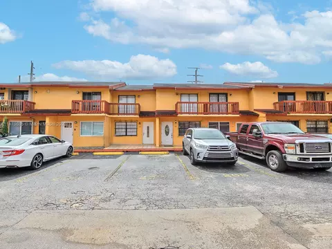 2211 W 52nd St #207, Hialeah, FL 33016