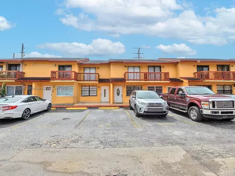 2211 W 52nd St #207, Hialeah, FL 33016