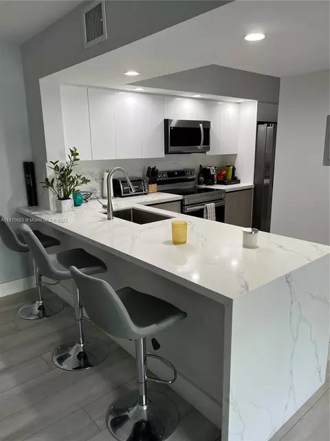 18850 NW 57th Ave #107, Hialeah, FL 33015