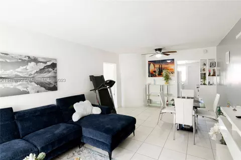 3571 SW 10th St #10B, Miami, FL 33135