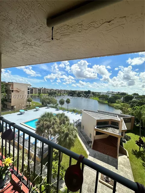 8889 Fontainebleau Blvd #510, Miami, FL 33172