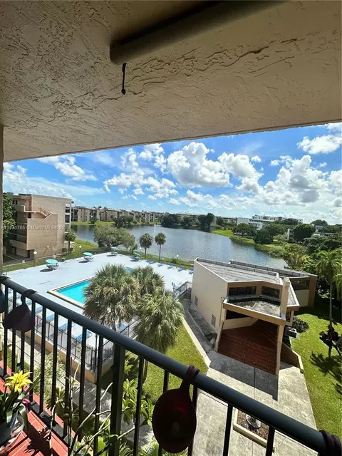 8889 Fontainebleau Blvd #510, Miami, FL 33172