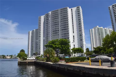 20505 E Country Club Dr #2138, Aventura, FL 33180