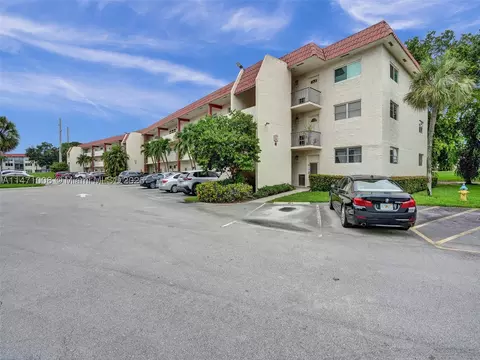 681 S Hollybrook Dr #104, Pembroke Pines, FL 33025