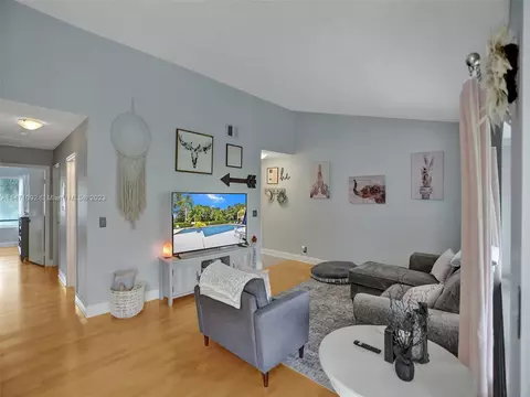 815 W Boynton Beach Blvd #9-203, Boynton Beach, FL 33426