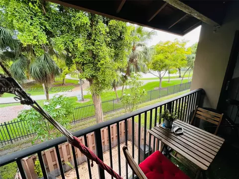220 W Park Dr #204-3, Miami, FL 33172