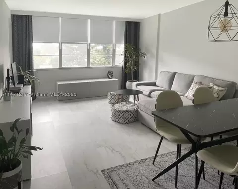 2751 Taft St #306, Hollywood, FL 33020