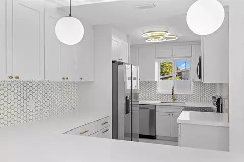 8861 SW 42nd St, Miami, FL 33165