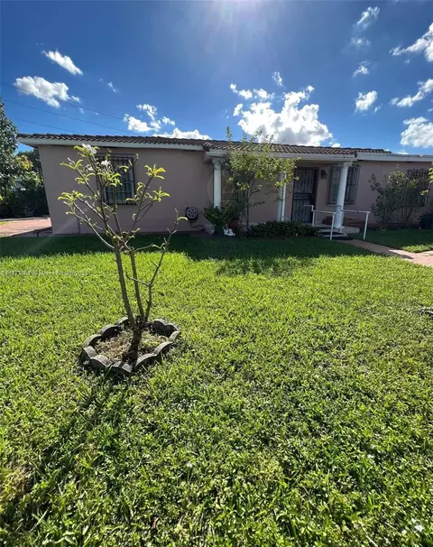 870 E 34th St, Hialeah, FL 33013 photo 2