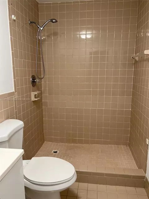 870 E 34th St, Hialeah, FL 33013 photo 30