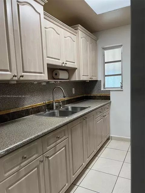 870 E 34th St, Hialeah, FL 33013 photo 17
