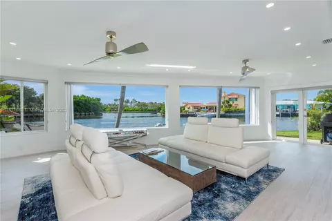 2148 NE 25th St, Wilton Manors, FL 33305