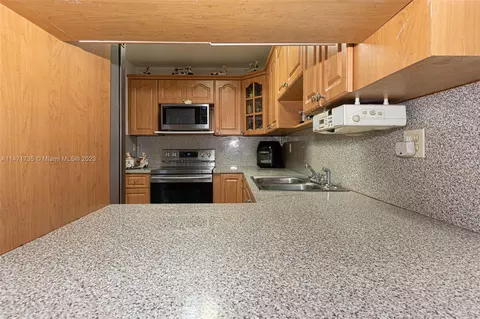 4100 W 10th Ct, Hialeah, FL 33012 photo 21