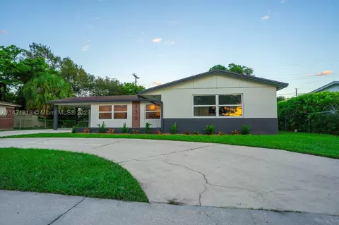 330 W 32nd St, Riviera Beach, FL 33404