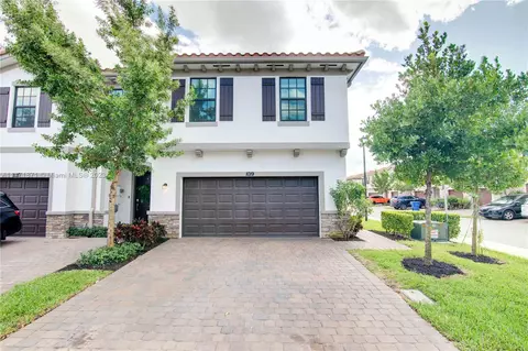 1019 Sweet Briar Ln, Riviera Beach, FL 33410