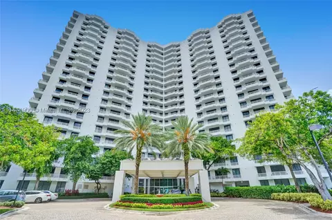 3300 NE 192nd St #611, Aventura, FL 33180