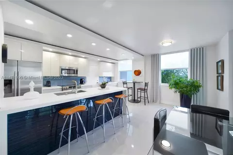 4200 Hillcrest Dr #411, Hollywood, FL 33021
